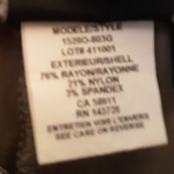 Black razorback sleeveless round neck top with v tufted front stretch  … - Picture 4 of 4